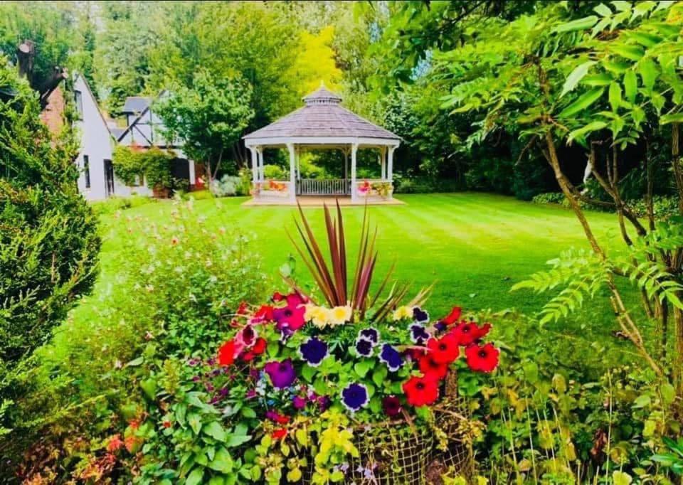 The Stanwick Hotel ภายนอก รูปภาพ