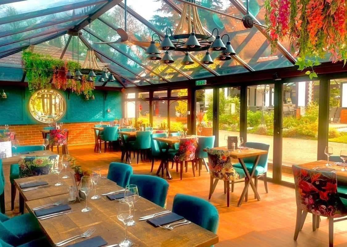 The Stanwick Hotel ภายนอก รูปภาพ
